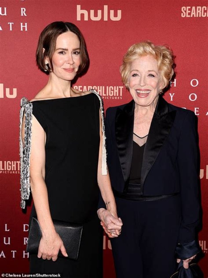 Amanda Peet Bio, Relationship with Sarah Paulson, Husband, Net Worth